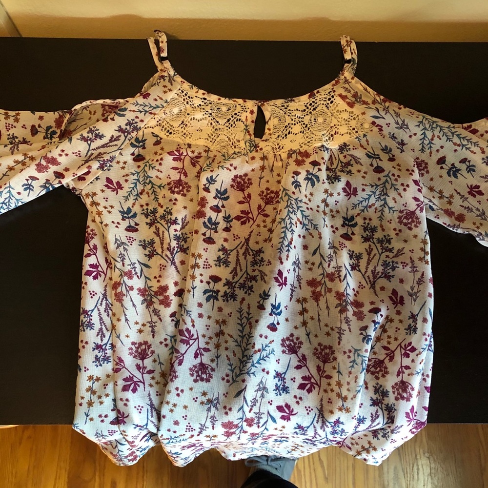 Floral, shoulder cut out, Long sleeve